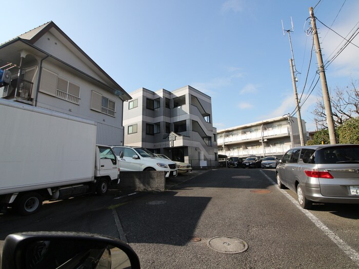 物件外観写真5　(駐車場)