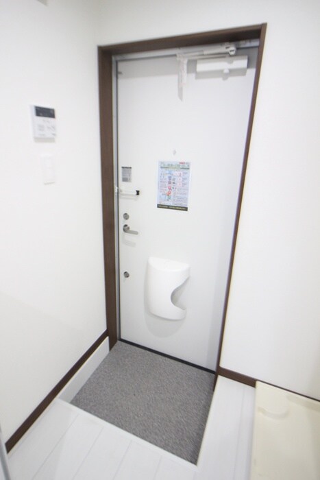 物件内観写真7　(玄関)