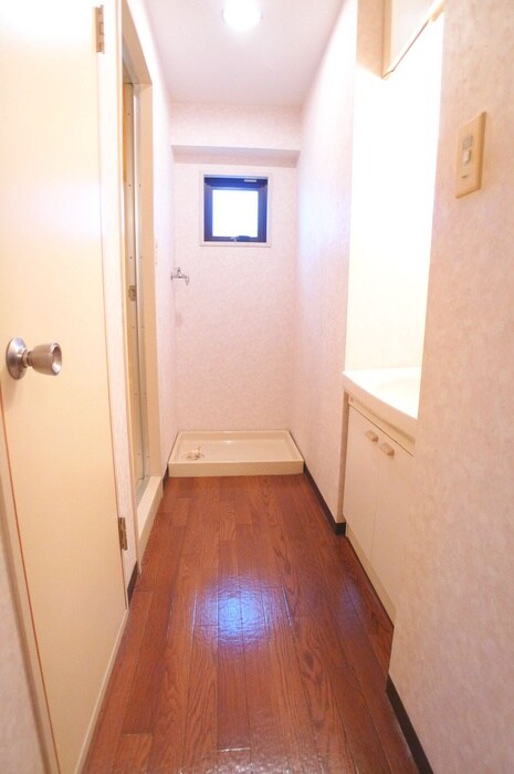 物件内観写真18　(洗濯機置場)