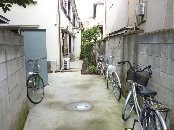 物件外観写真3　(駐輪場)