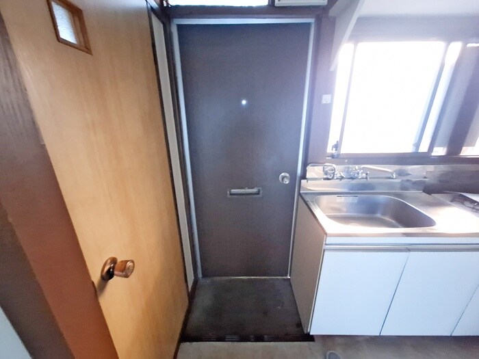 物件内観写真18　(玄関)