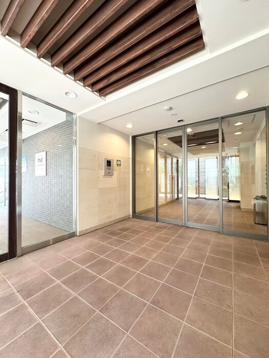 物件外観写真4　(エントランス部分)