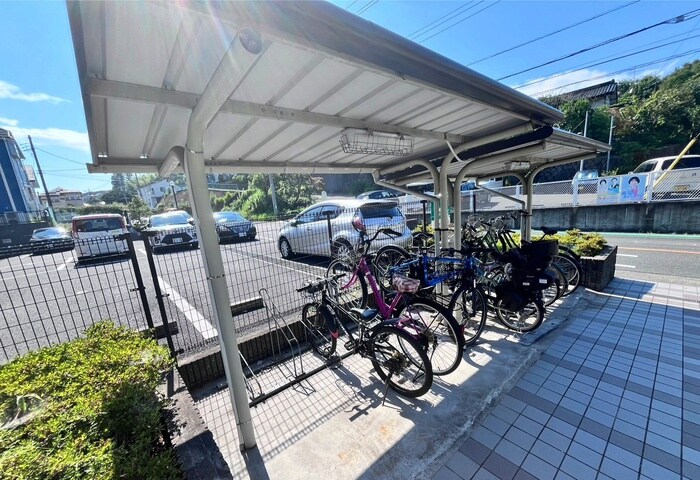 物件外観写真5　(駐輪場)
