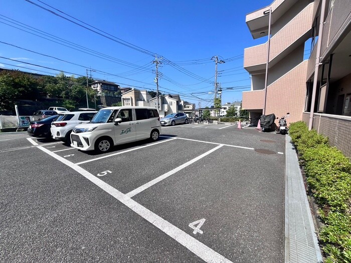 物件外観写真6　(駐車場)