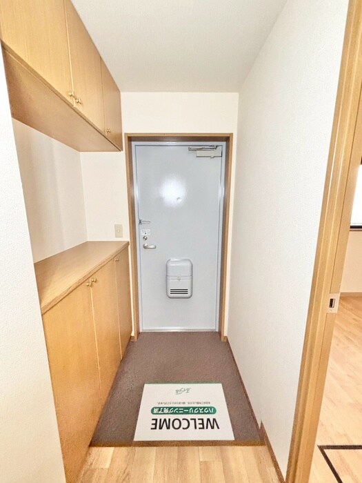 物件内観写真16　(玄関)