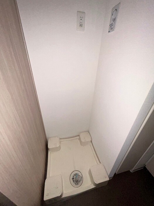 物件内観写真16　(洗濯機置場)