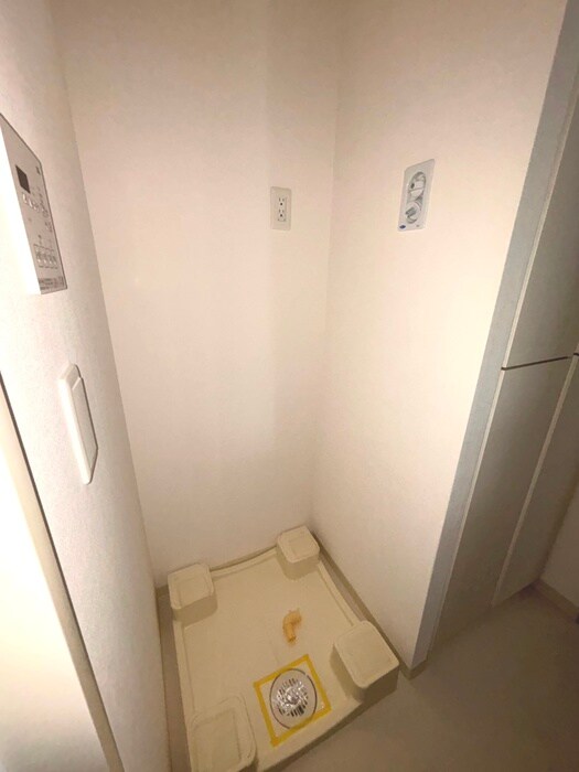 物件内観写真18　(洗濯機置場)