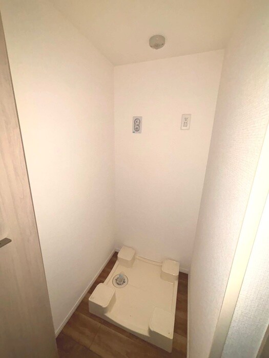物件内観写真18　(洗濯機置場)