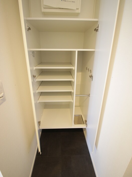 物件内観写真18　(靴箱)