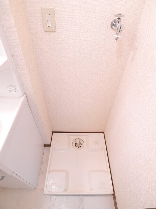 物件内観写真15　(洗濯機置場)