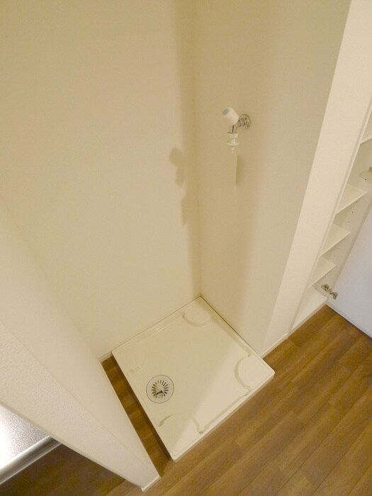 物件内観写真12　(洗濯機置場)