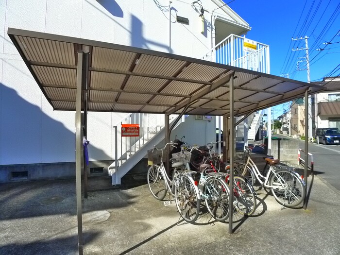 物件外観写真2　(駐輪場)