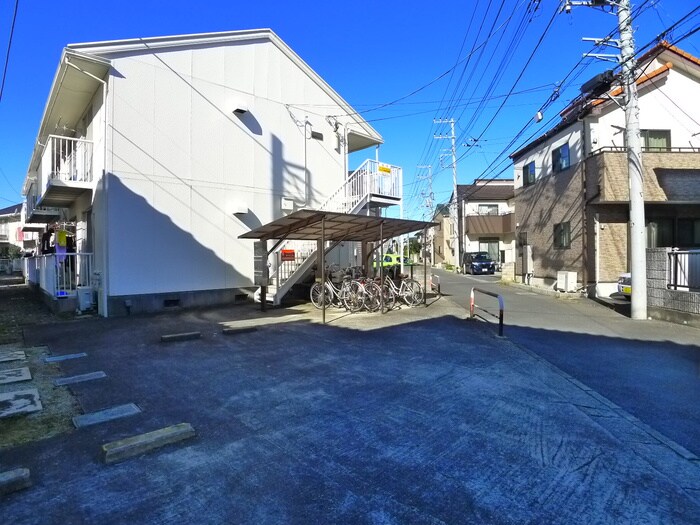 物件外観写真3　(駐車場)