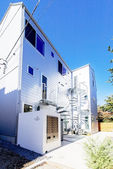 物件外観写真4　(エントランス部分)