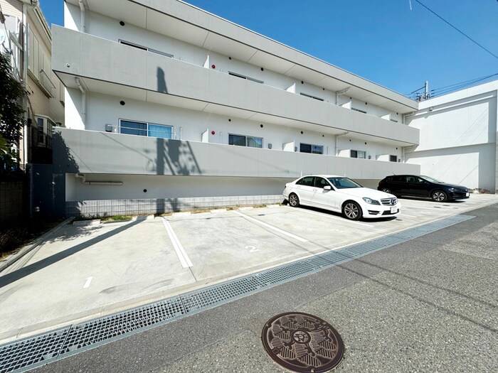 物件外観写真4　(駐車場)