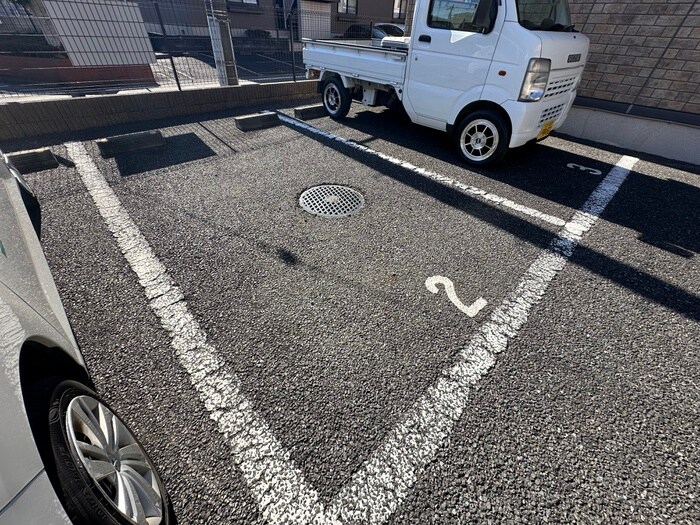 物件外観写真3　(駐車場)