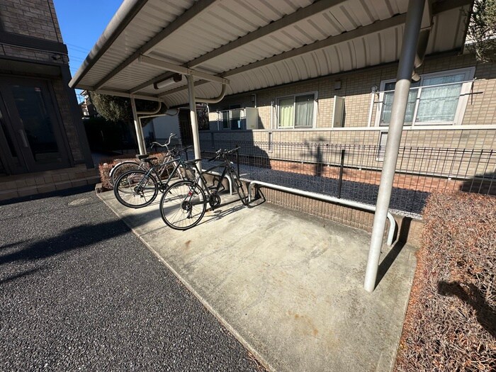 物件外観写真4　(駐輪場)