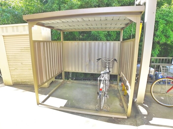 物件外観写真4　(駐輪場)