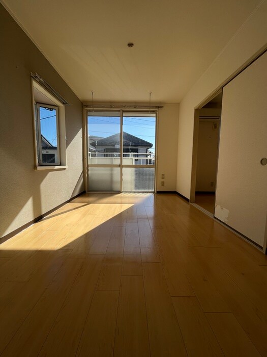 物件内観写真6　(室内からの展望)