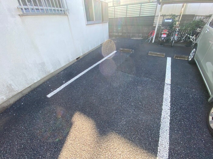 物件外観写真3　(駐車場)