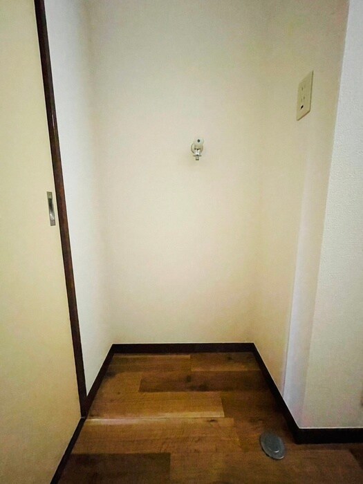 物件内観写真12　(洗濯機置場)