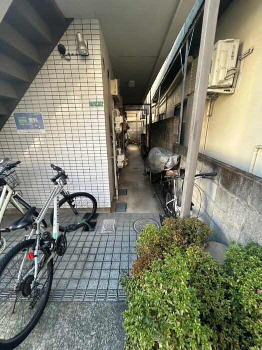 物件外観写真4　(エントランス部分)