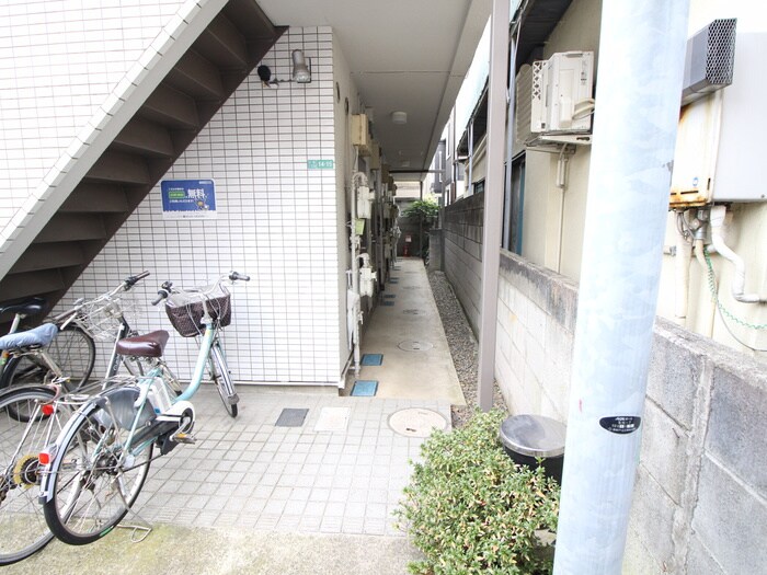 物件外観写真6　(エントランス部分)