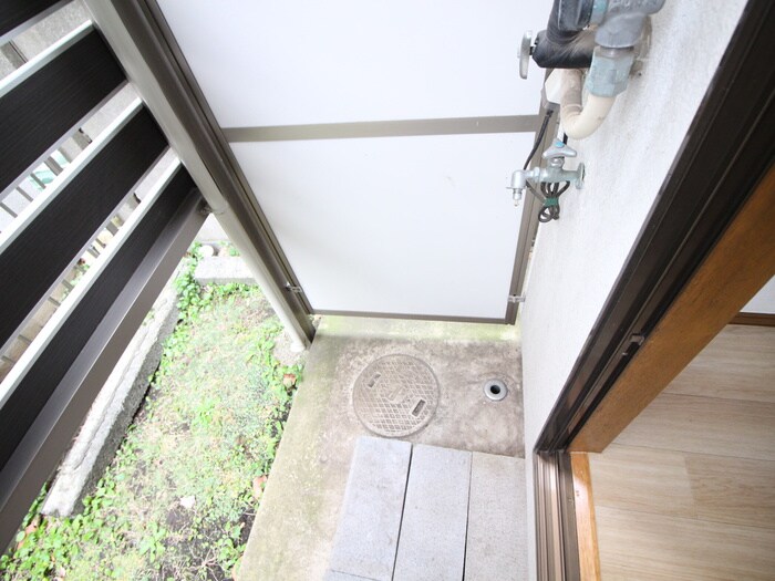 物件内観写真11　(洗濯機置場)