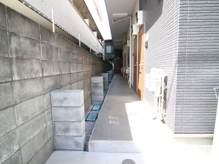 物件外観写真4　(エントランス部分)