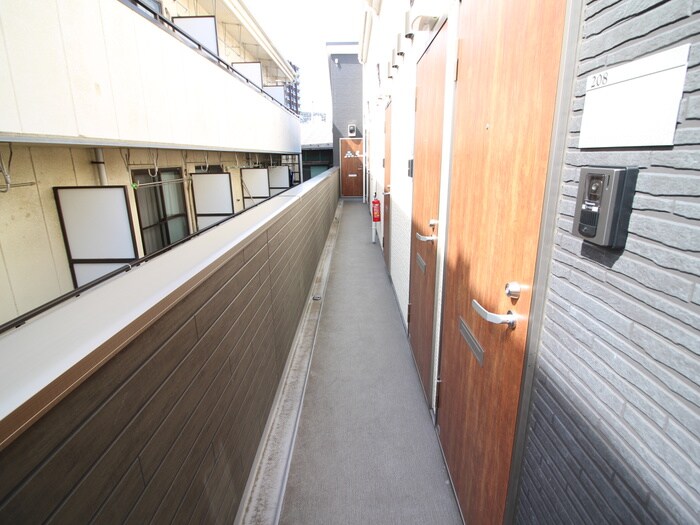 物件外観写真5　(エントランス部分)