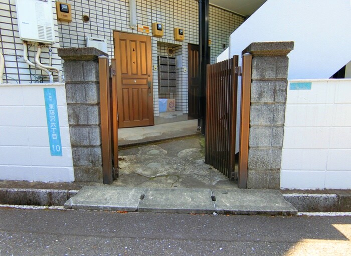 物件外観写真5　(エントランス部分)