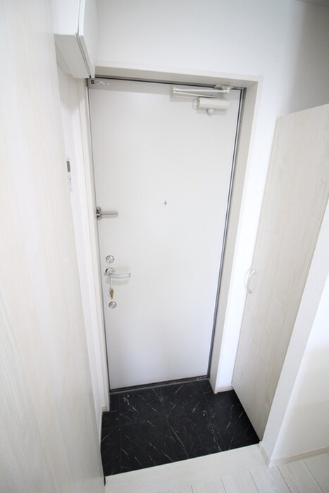 物件内観写真10　(玄関)