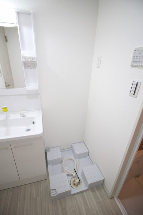 物件内観写真14　(洗濯機置場)