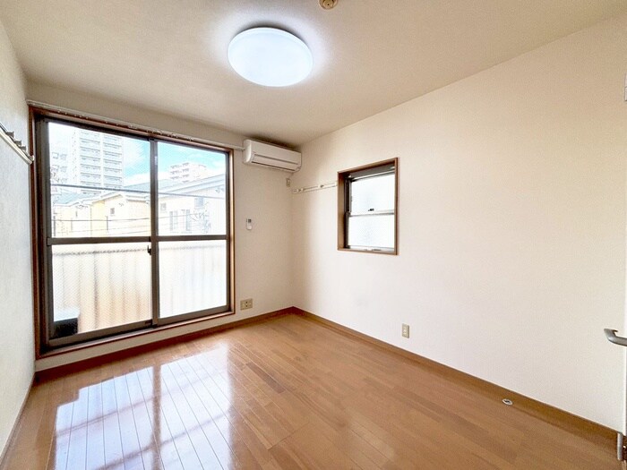 物件内観写真7　(室内からの展望)