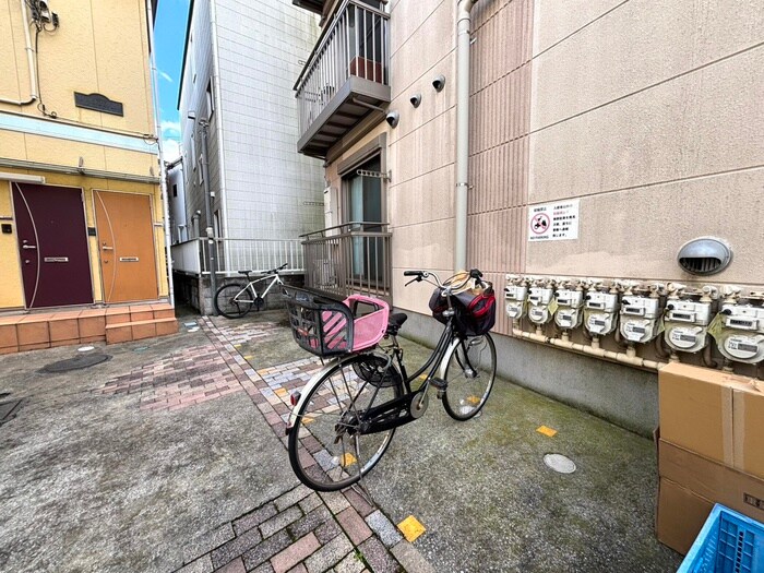 物件外観写真5　(駐輪場)