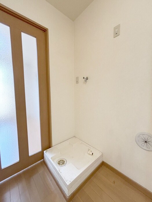 物件内観写真12　(洗濯機置場)