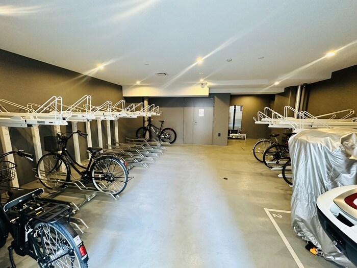 物件外観写真4　(駐輪場)