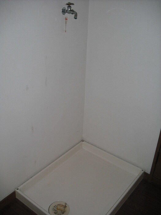 物件内観写真8　(洗濯機置場)