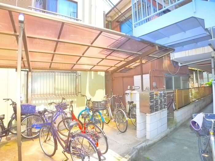 物件外観写真6　(駐輪場)