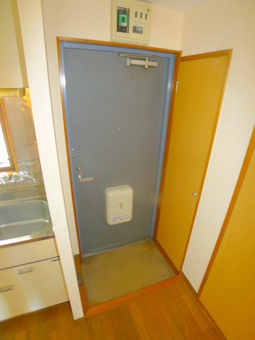 物件内観写真16　(玄関)