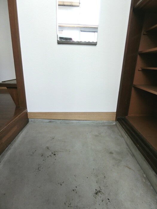 物件内観写真13　(玄関)