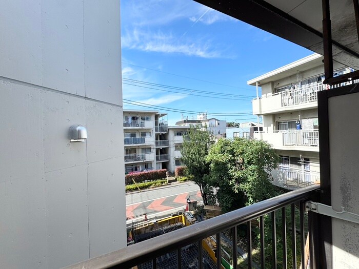 物件内観写真12　(室内からの展望)