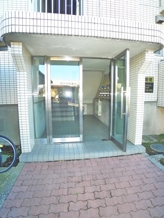 物件外観写真5　(エントランス部分)
