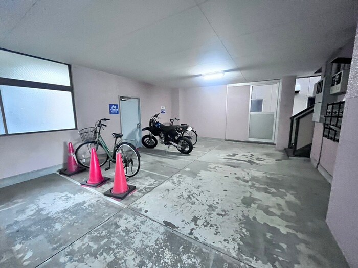 物件外観写真3　(駐輪場)