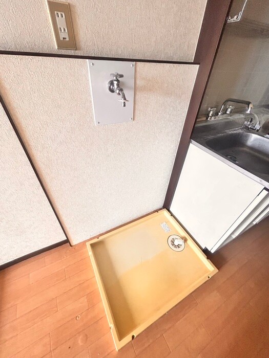 物件内観写真16　(洗濯機置場)