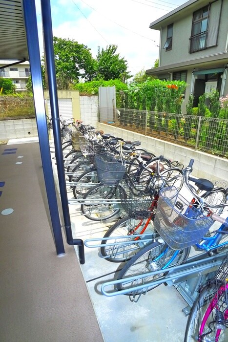 物件外観写真4　(駐輪場)