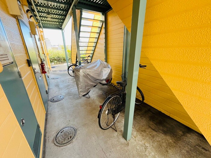 物件外観写真6　(駐輪場)