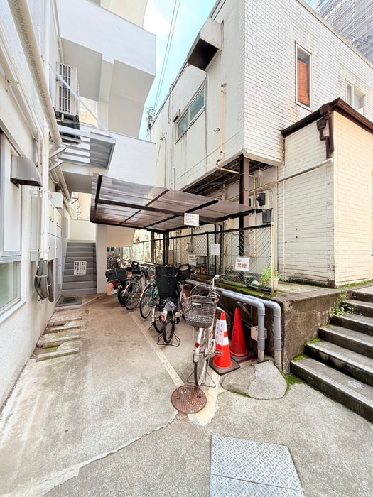 物件外観写真4　(駐輪場)