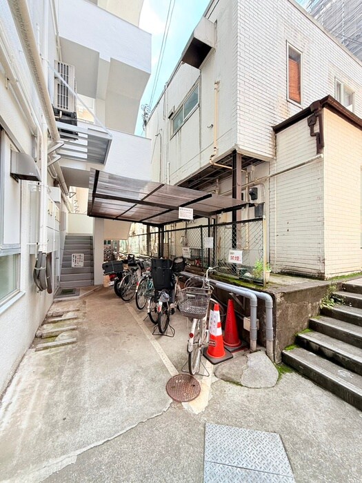 物件外観写真4　(駐輪場)