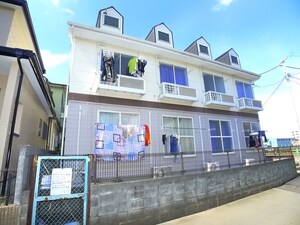 レオパレステジマ外観写真